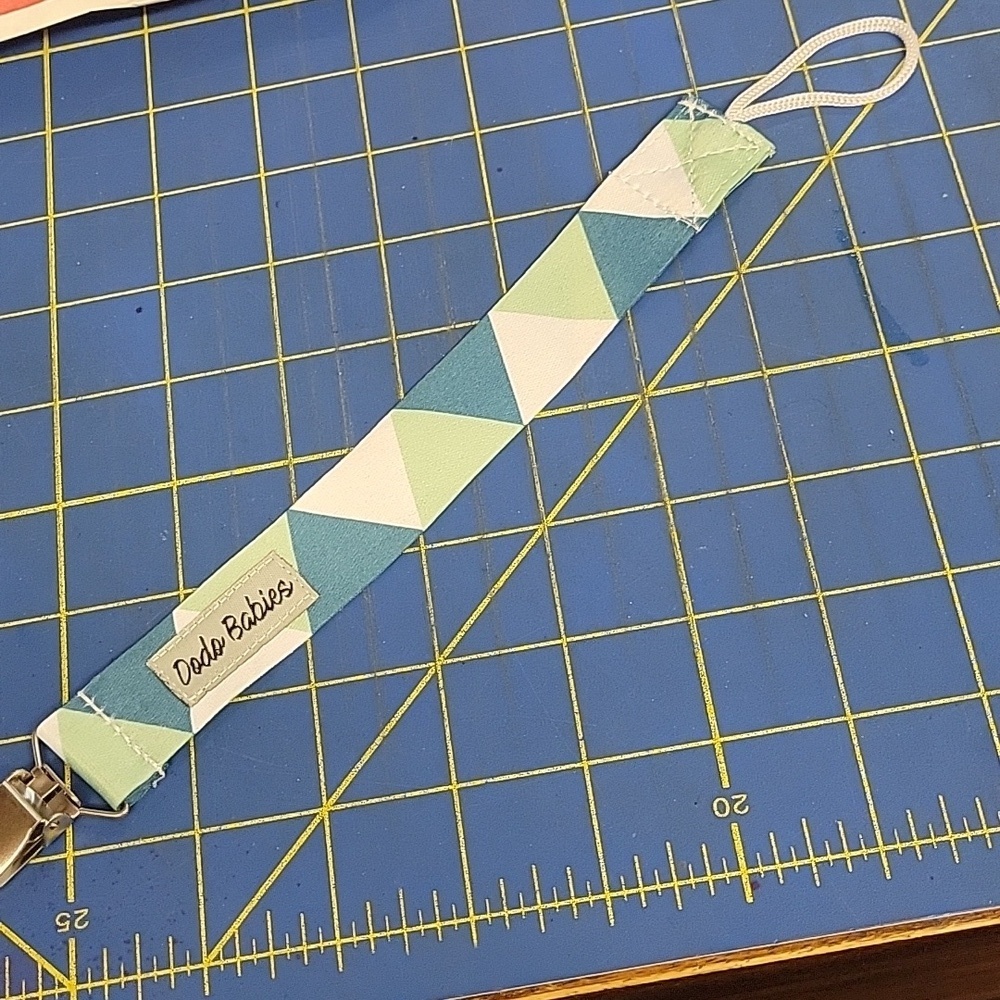 Dodo Babies Geometric Pacifier Clip